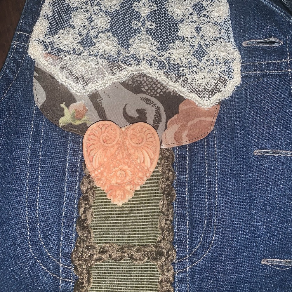 Taylor G‎ Dallas Women's Denim Vest Embroidered Ruffled Lace Buttons M-L See Pic - Picture 3 of 8